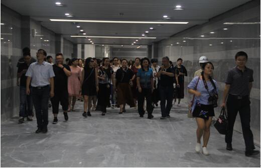 喜迎十九大，身邊看變化——我市干部賢內助、鄉鎮街道負責人參觀高鐵商務區