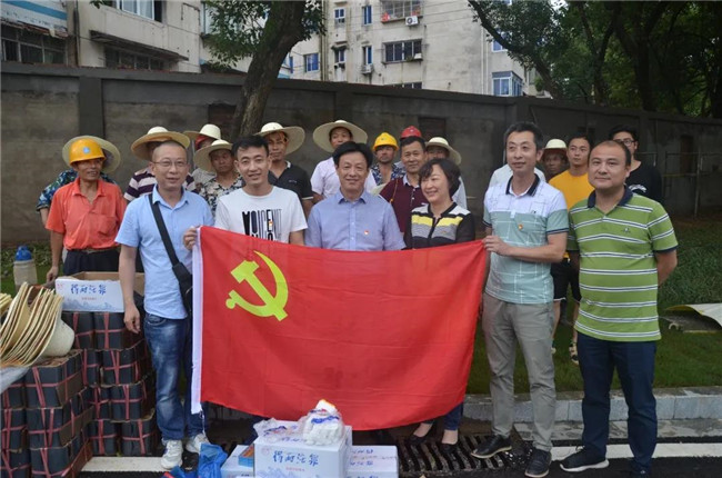 炎炎夏日送清涼，點滴關懷暖人心——城投集團各黨支部開展“送清涼”慰問一線員工活動
