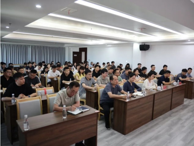 城投集團(tuán)舉辦年輕干部及關(guān)鍵崗位人員廉潔專(zhuān)題培訓(xùn)班